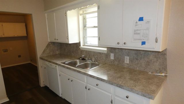 2205 NW 46th St, Lawton, OK 73505