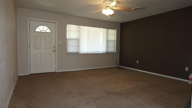 2205 NW 46th St, Lawton, OK 73505