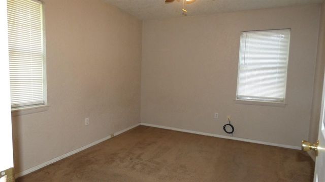 2205 NW 46th St, Lawton, OK 73505