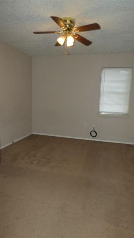 2205 NW 46th St, Lawton, OK 73505