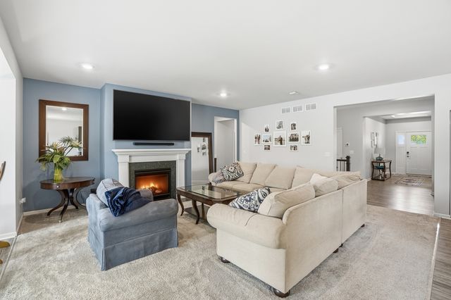 15932 S Selfridge Circle, Plainfield, IL 60586