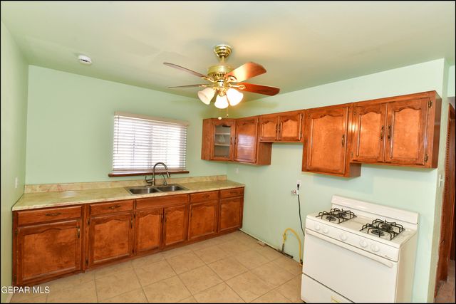 11760 Flor Maguey Road, Socorro, TX 79927