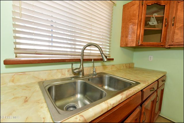 11760 Flor Maguey Road, Socorro, TX 79927