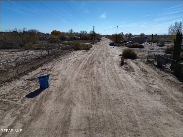 11760 Flor Maguey Road, Socorro, TX 79927