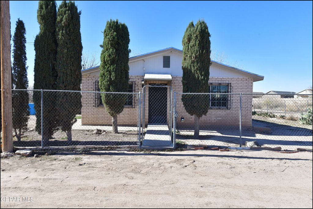 11760 Flor Maguey Road, Socorro, TX 79927