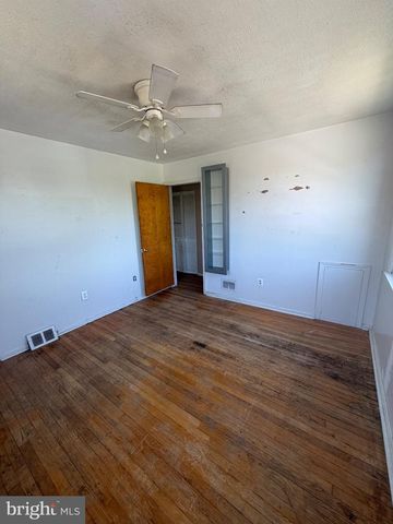 8055 PARK HAVEN RD, Dundalk, MD 21222