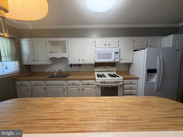8055 PARK HAVEN RD, Dundalk, MD 21222