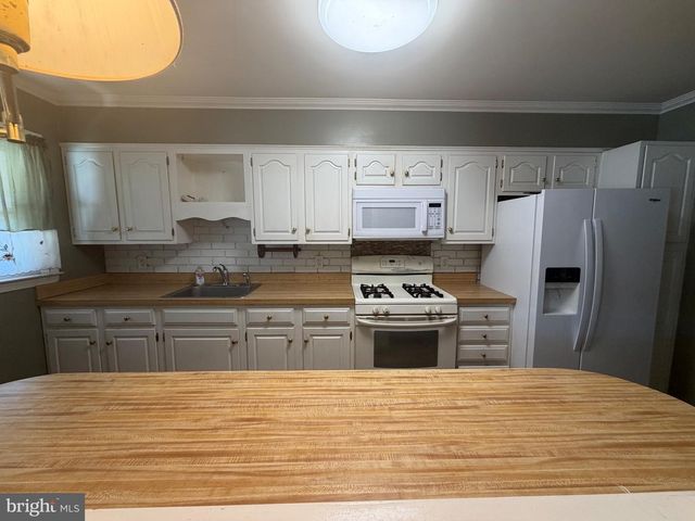 8055 PARK HAVEN RD, Dundalk, MD 21222