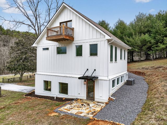 1772 River Road, Mineral Bluff, GA 30559