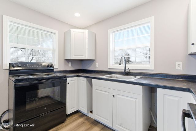 3706 Kramers Ln, Louisville, KY 40216