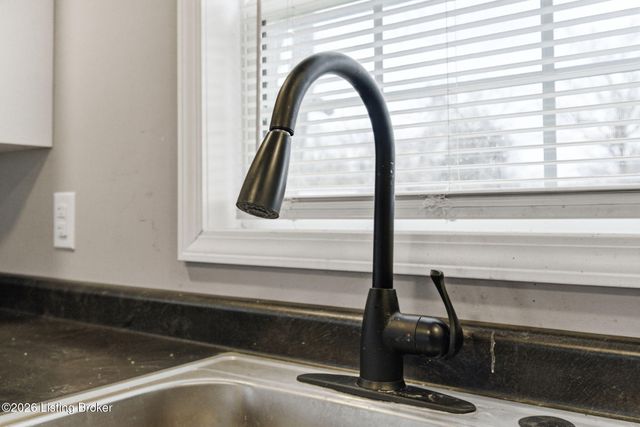 3706 Kramers Ln, Louisville, KY 40216