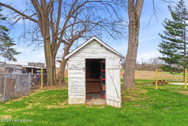 3706 Kramers Ln, Louisville, KY 40216