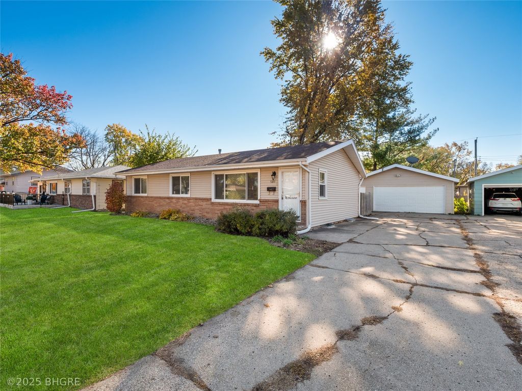 501 SE Lawrence Drive, Ankeny, IA 50021