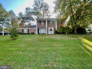 1124 COLONIAL RD, Lancaster, PA 17603