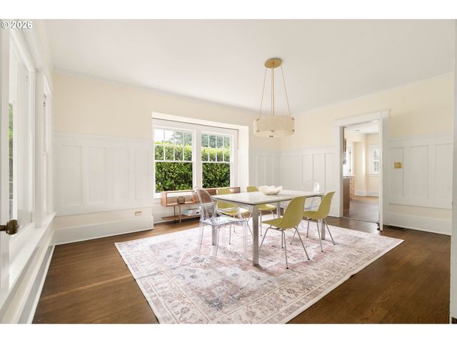 2735 Sw TALBOT Rd, Portland, OR 97201