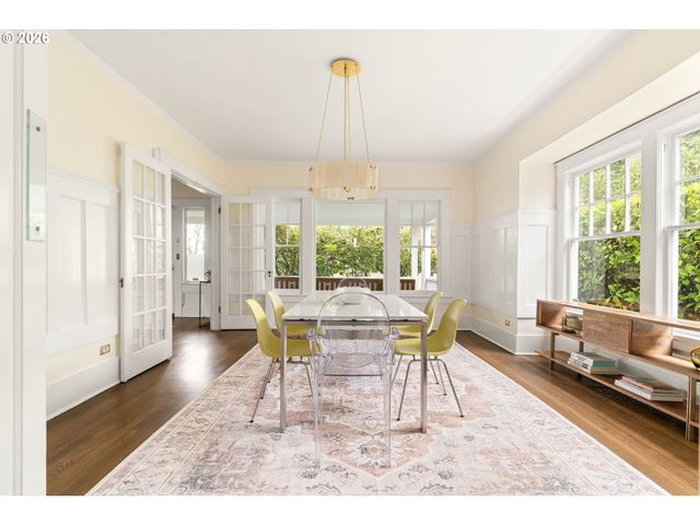 2735 Sw TALBOT Rd, Portland, OR 97201