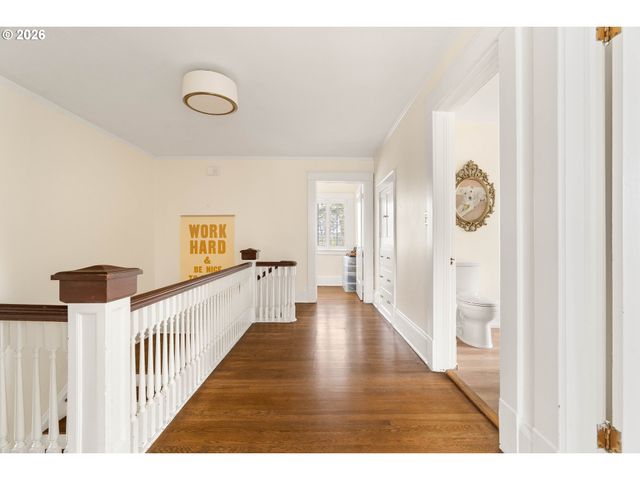 2735 Sw TALBOT Rd, Portland, OR 97201