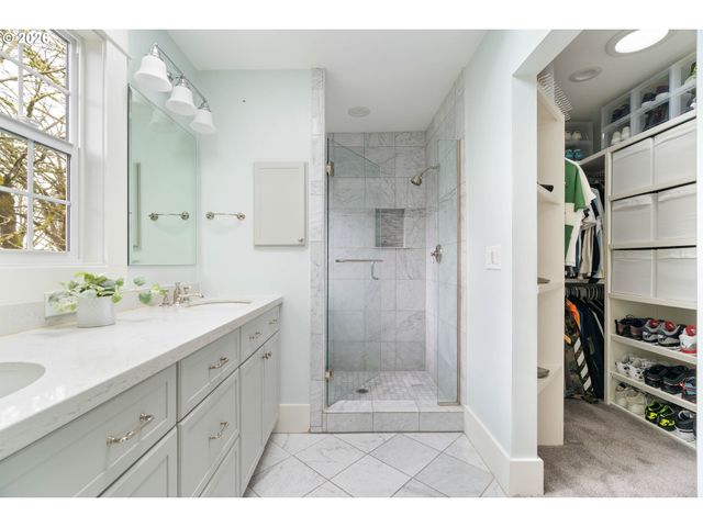 2735 Sw TALBOT Rd, Portland, OR 97201