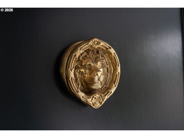 2735 Sw TALBOT Rd, Portland, OR 97201