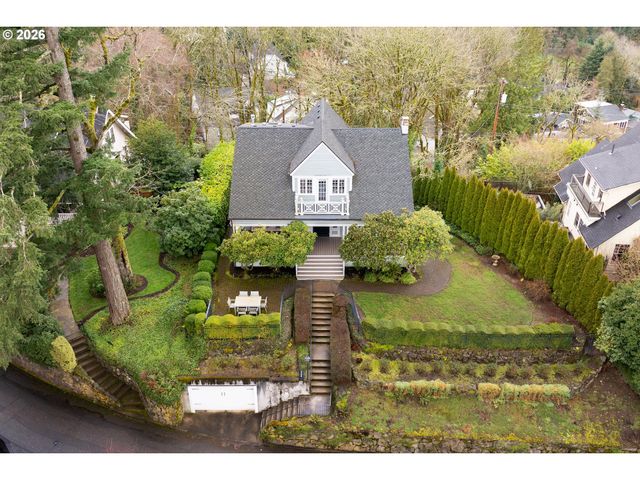 2735 Sw TALBOT Rd, Portland, OR 97201