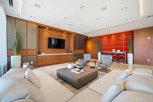 3730 N Ocean Drive 9d, Singer Island, FL 33404