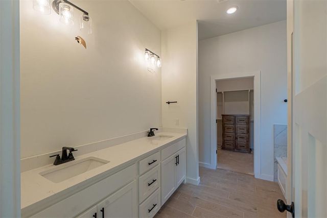 10621 Two Lakes Drive, Yukon, OK 73099