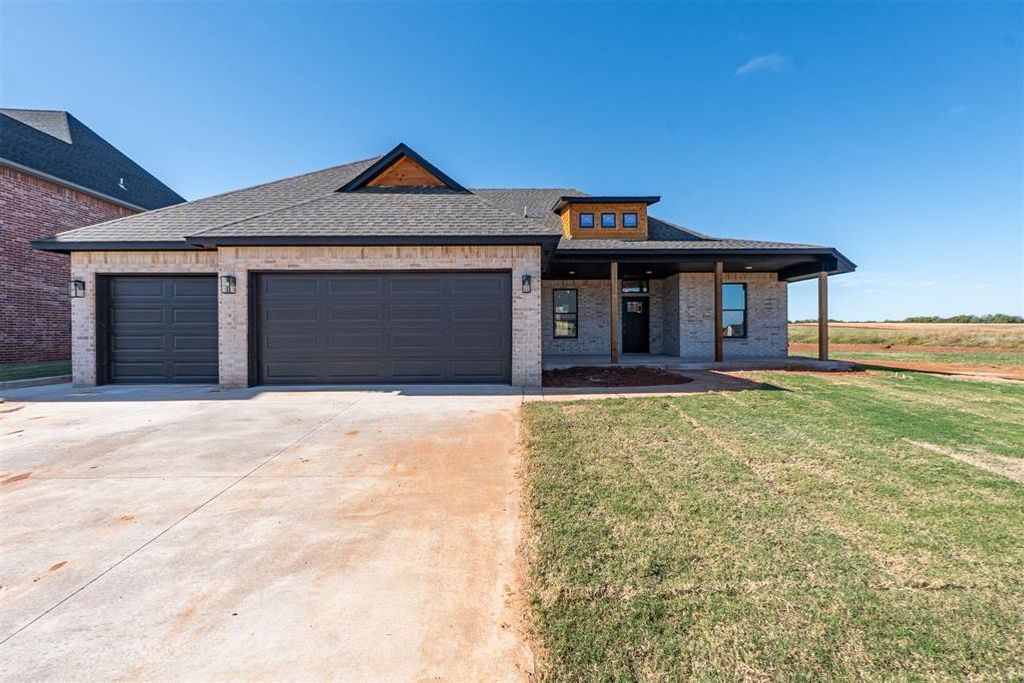 10621 Two Lakes Drive, Yukon, OK 73099
