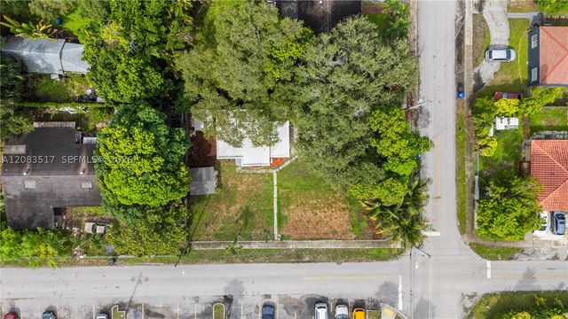16860 NE 3rd Ct, North Miami Beach, FL 33162