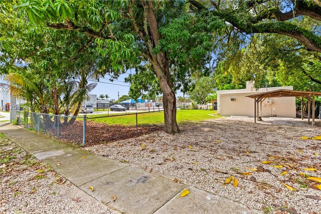 16860 NE 3rd Ct, North Miami Beach, FL 33162