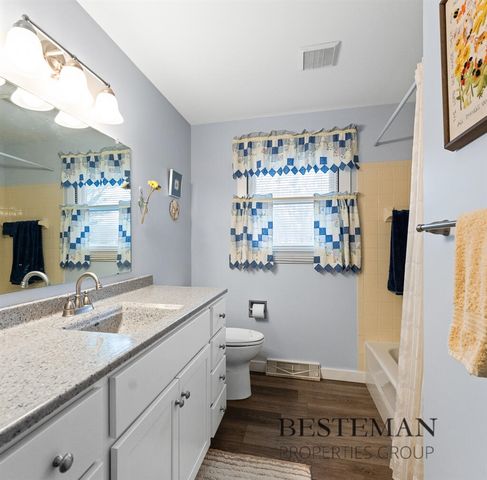 1149 Greenbriar Drive, Muskegon, MI 49445