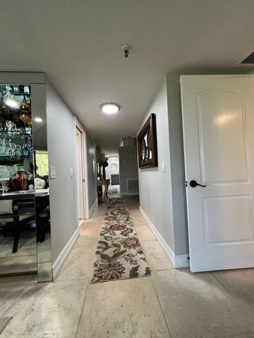 5257 S Fountains Dr S 105, Lake Worth, FL 33467