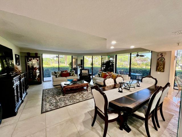 5257 S Fountains Dr S 105, Lake Worth, FL 33467