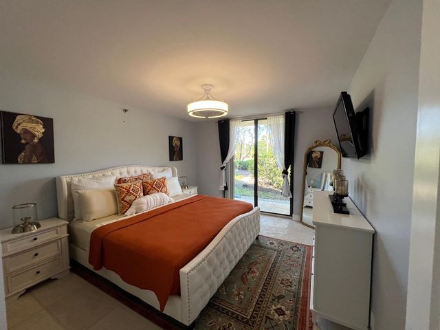 5257 S Fountains Dr S 105, Lake Worth, FL 33467