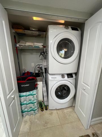 5257 S Fountains Dr S 105, Lake Worth, FL 33467