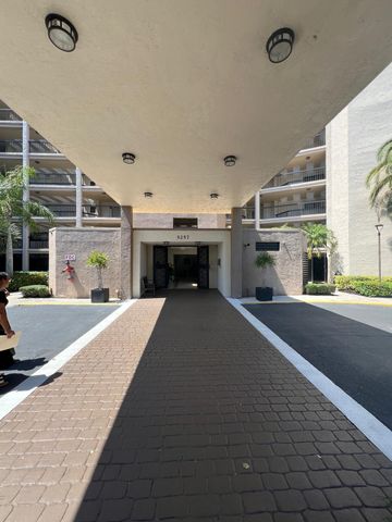 5257 S Fountains Dr S 105, Lake Worth, FL 33467
