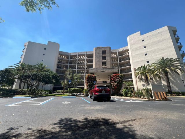 5257 S Fountains Dr S 105, Lake Worth, FL 33467