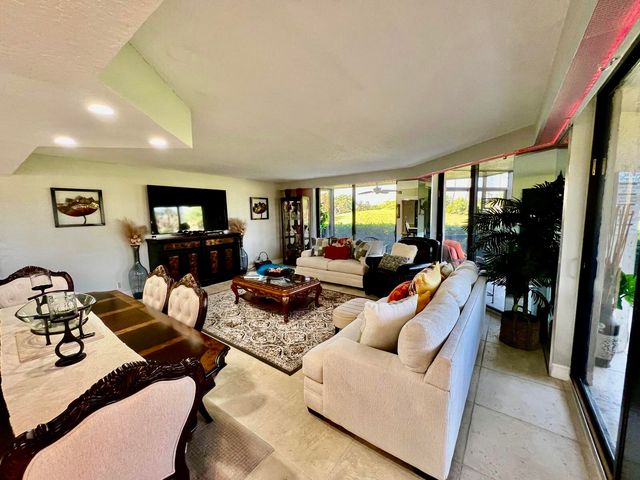 5257 S Fountains Dr S 105, Lake Worth, FL 33467