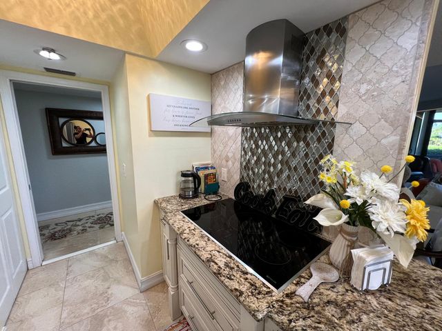 5257 S Fountains Dr S 105, Lake Worth, FL 33467