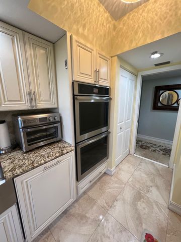 5257 S Fountains Dr S 105, Lake Worth, FL 33467