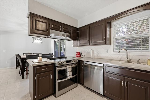 15306 W 121ST Terrace, Olathe, KS 66062