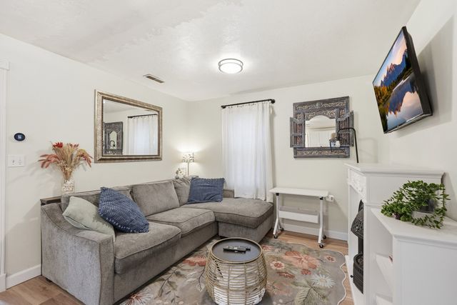 24 Briarcliff Ln B, Spencer, MA 01562