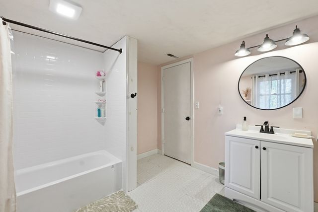 24 Briarcliff Ln B, Spencer, MA 01562