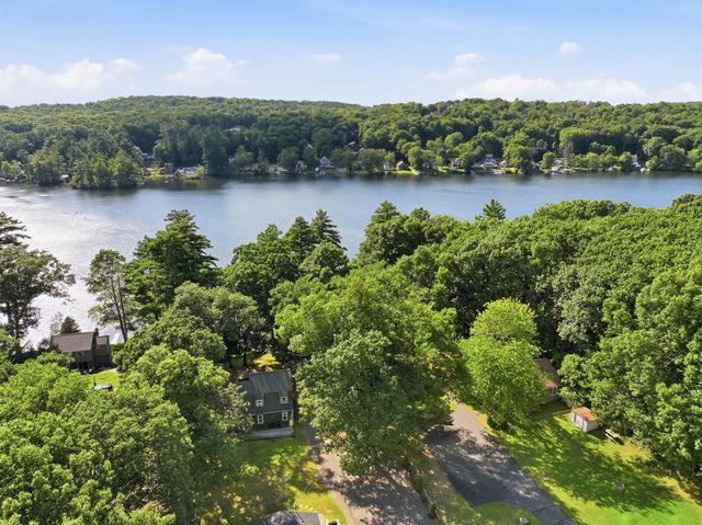 24 Briarcliff Ln B, Spencer, MA 01562