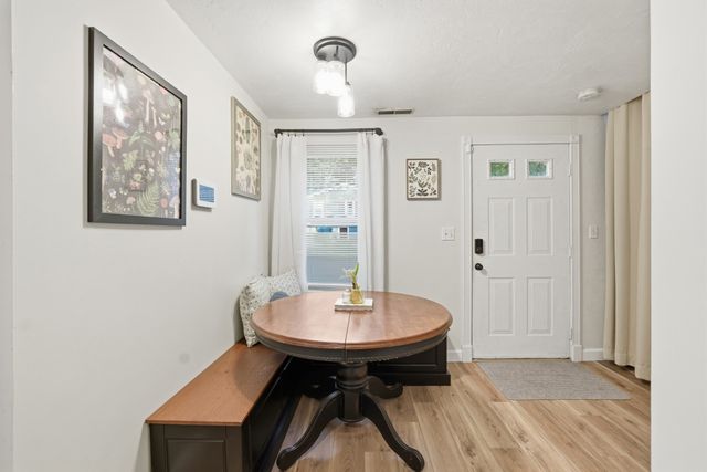 24 Briarcliff Ln B, Spencer, MA 01562