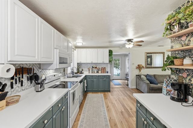 24 Briarcliff Ln B, Spencer, MA 01562