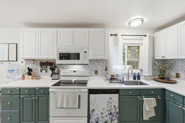 24 Briarcliff Ln B, Spencer, MA 01562