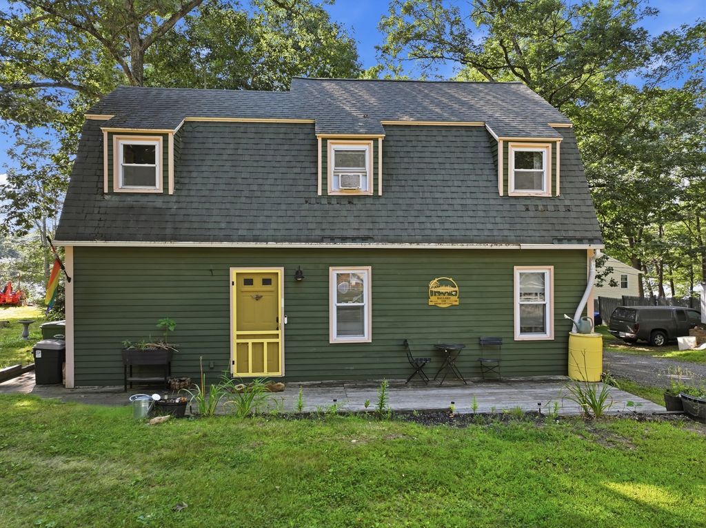24 Briarcliff Ln B, Spencer, MA 01562
