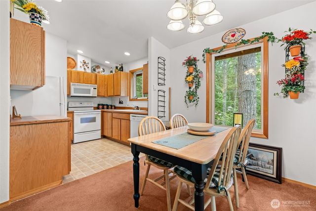 390 Potlatch N, Hoodsport, WA 98548