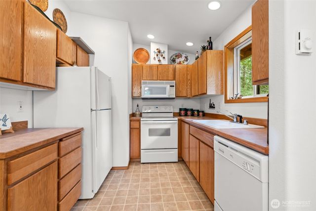 390 Potlatch N, Hoodsport, WA 98548