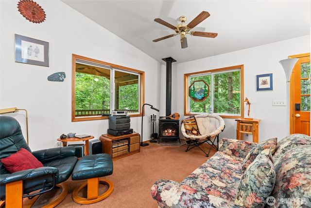 390 Potlatch N, Hoodsport, WA 98548